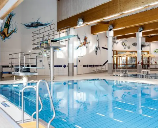 Sprungbecken im Hallenbad Höchst